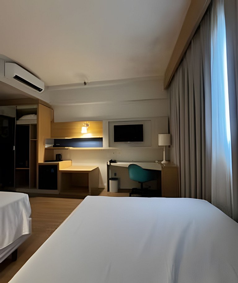 Studio com 2 camas na quadra da praia