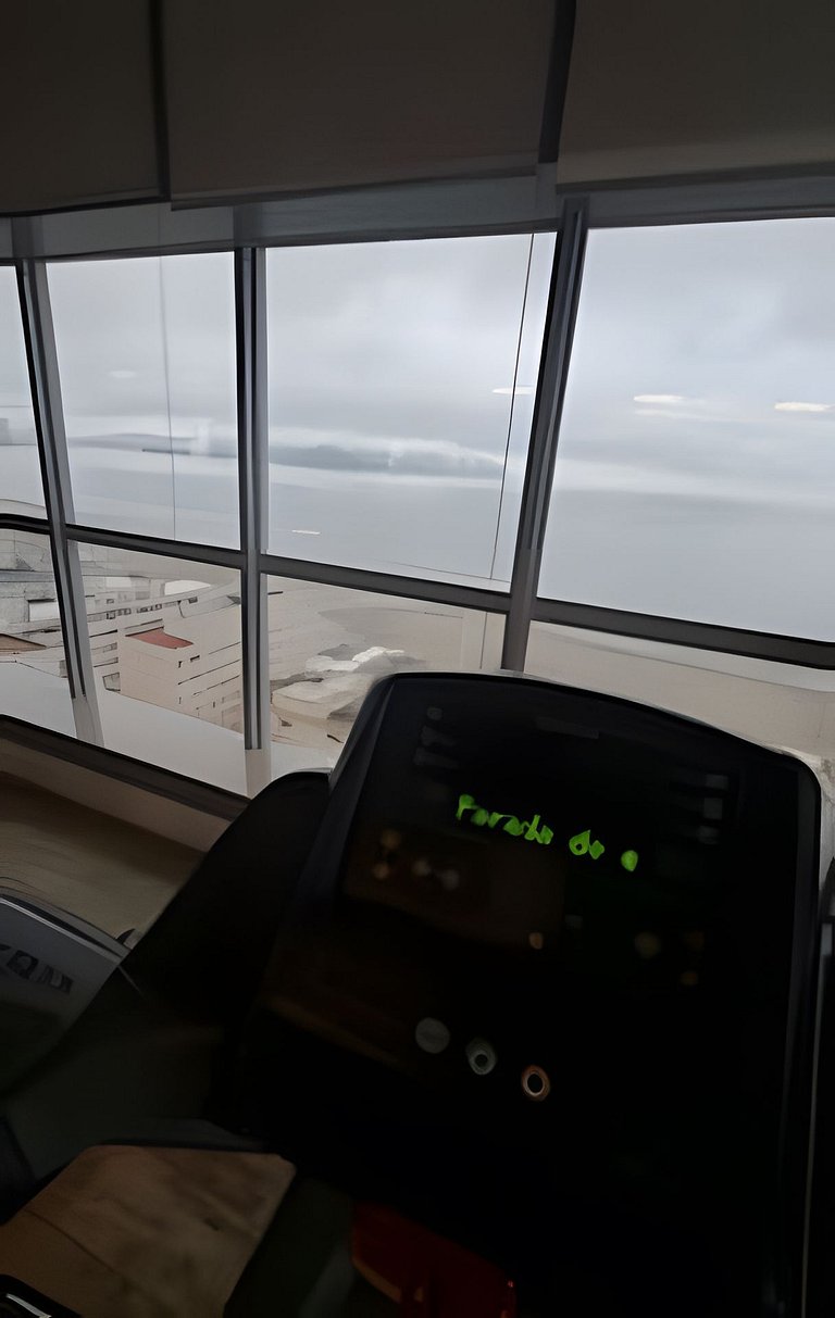 Studio com 2 camas na quadra da praia