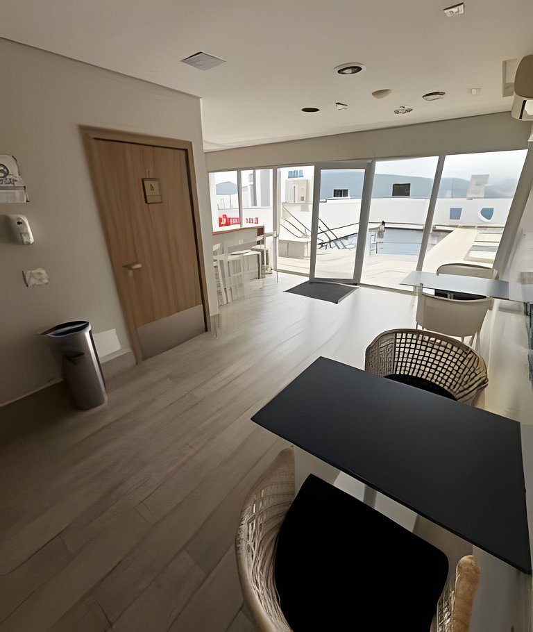 Studio a 50m da praia de Santos!