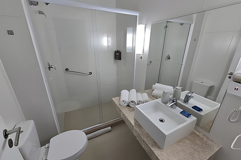Flat com cama king a 50m da praia de Santos