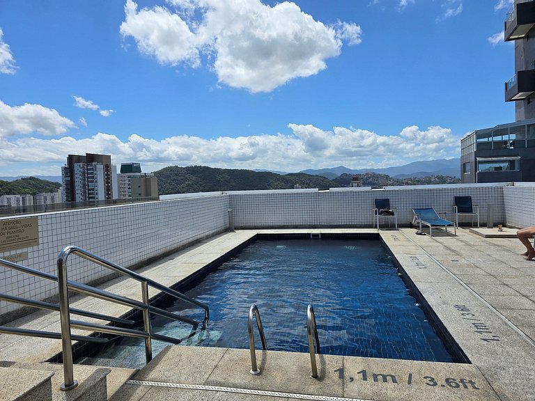 Studio com cama King na quadra da praia