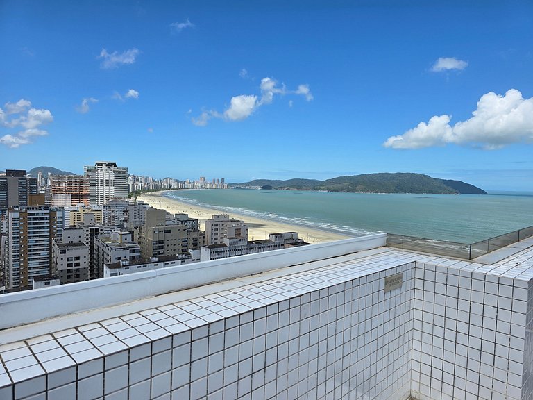 Flat na quadra da praia com cama king!