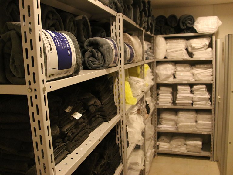 Flat decorado com vista mar