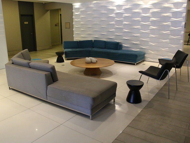 Flat decorado com vista mar