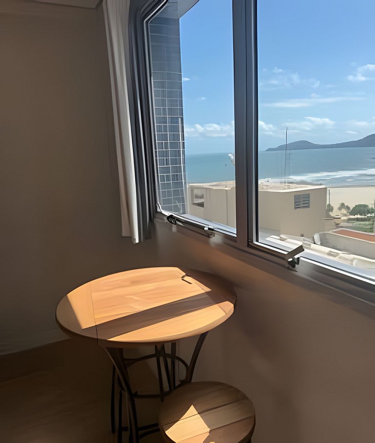 Flat cozinha/cama de casal/sofá-cama e vista mar