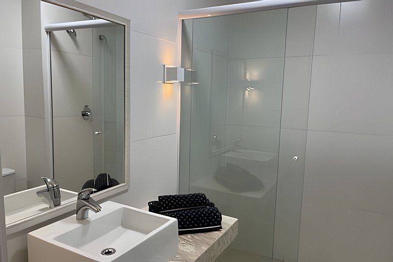 Flat cozinha/cama de casal/sofá-cama e vista mar