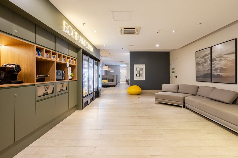 Studio com cama king a 50 metros da praia