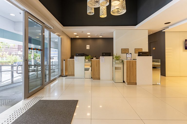 Studio com cama king a 50 metros da praia