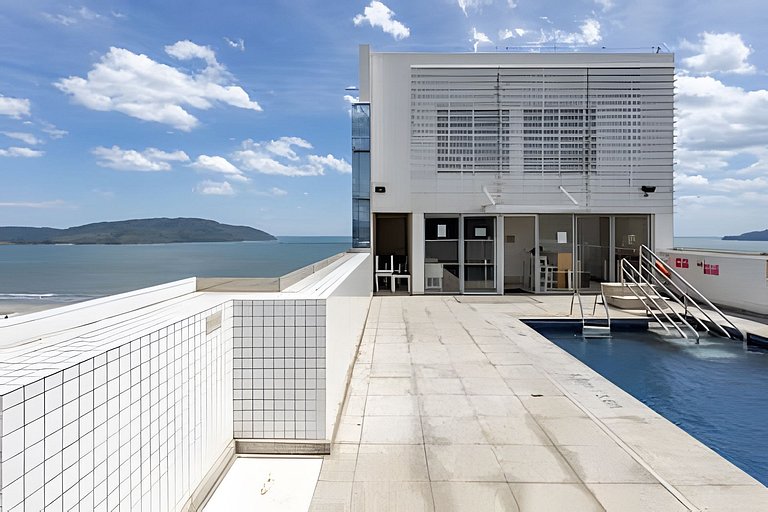 Flat a apenas 1 minuto da praia em Santos-SP