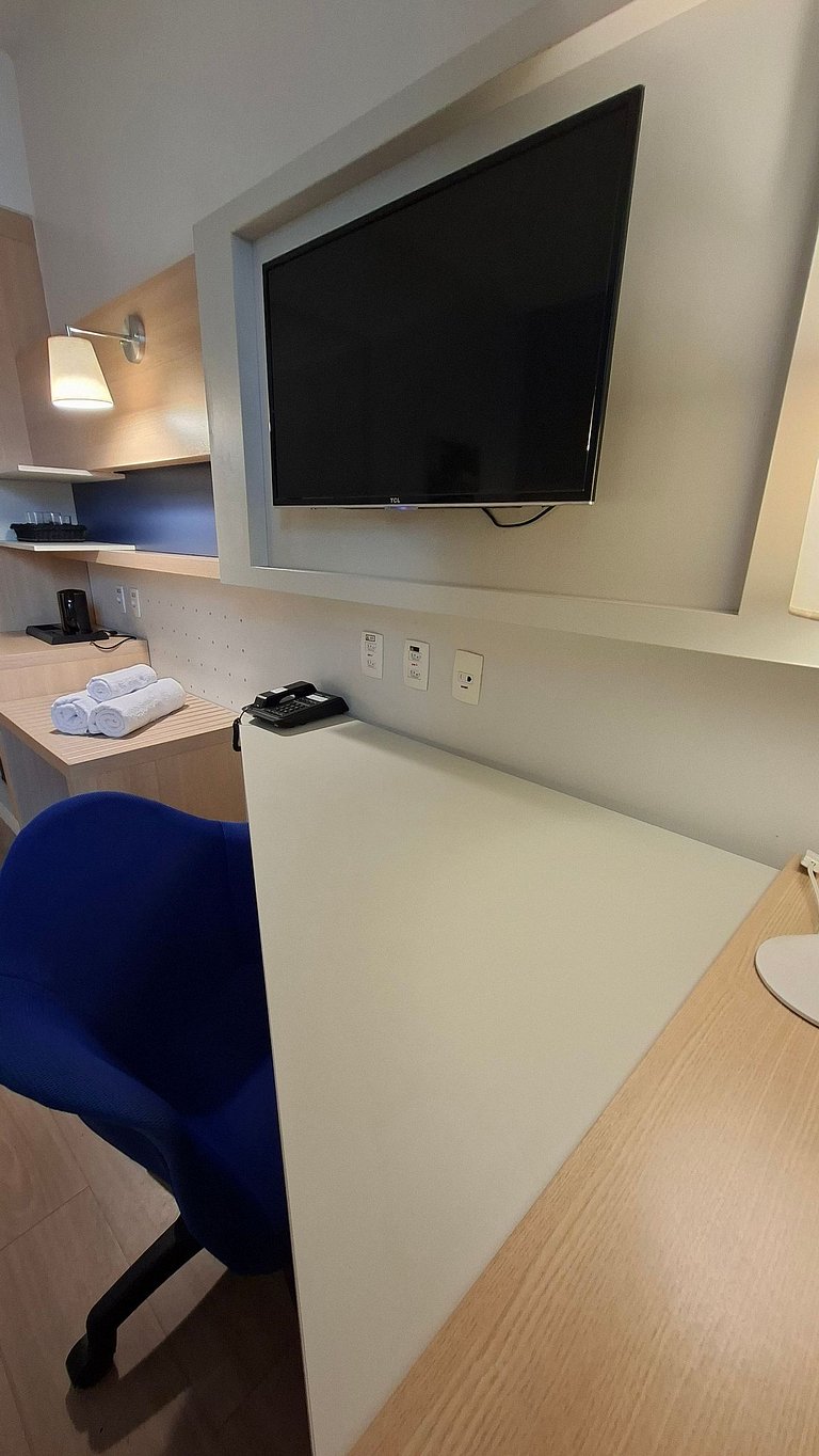 Flat com cama king a 50m da praia de Santos