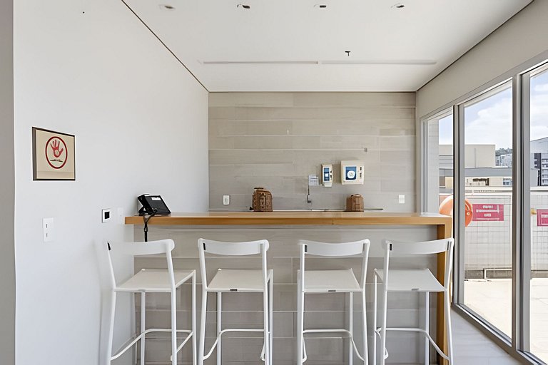 Flat na quadra da praia com cama king!