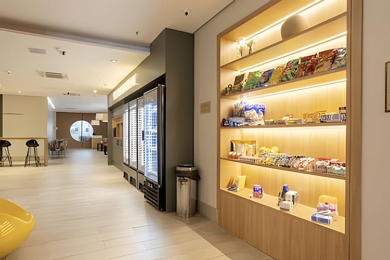 Flat na quadra da praia com cama queen!