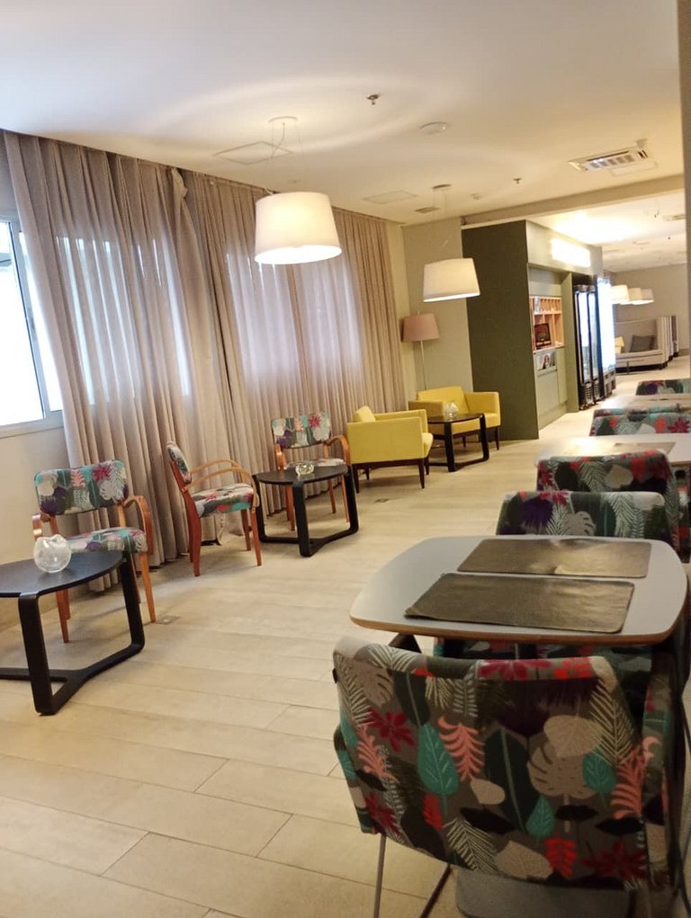 Flat a apenas 1 minuto da praia em Santos-SP