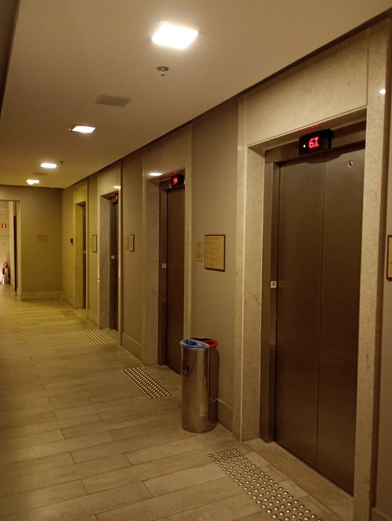 Flat a apenas 1 minuto da praia em Santos-SP