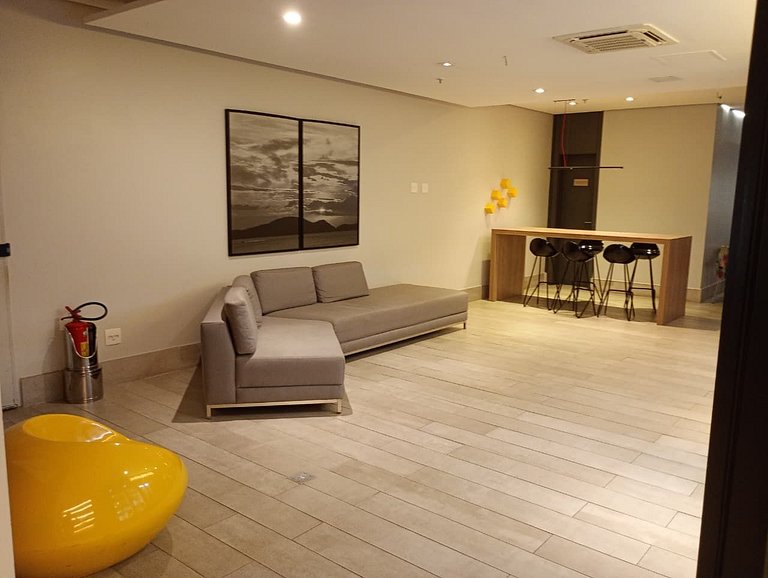 Flat a apenas 1 minuto da praia em Santos-SP