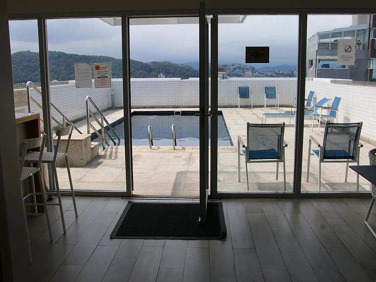 Flat a apenas 1 minuto da praia em Santos-SP