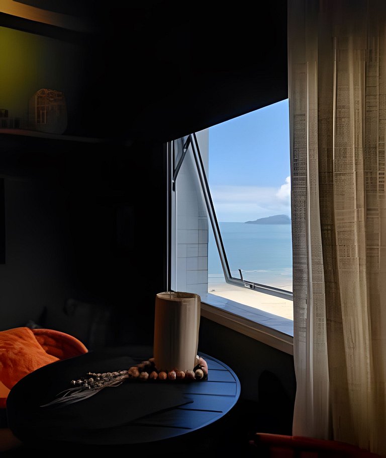 Flat decorado com vista mar