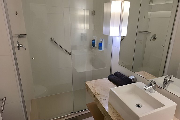 Flat decorado com vista mar