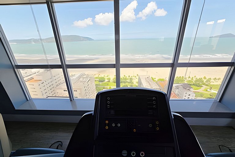 Flat decorado com vista mar