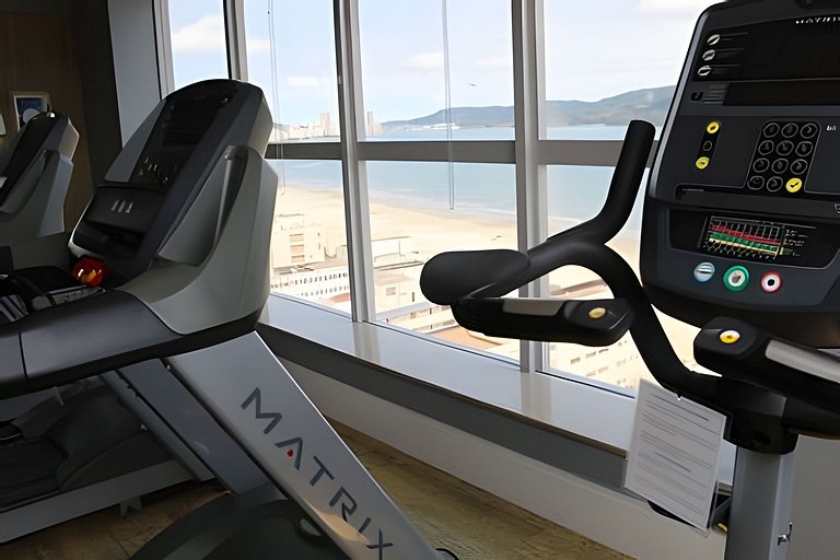 Flat decorado com vista mar