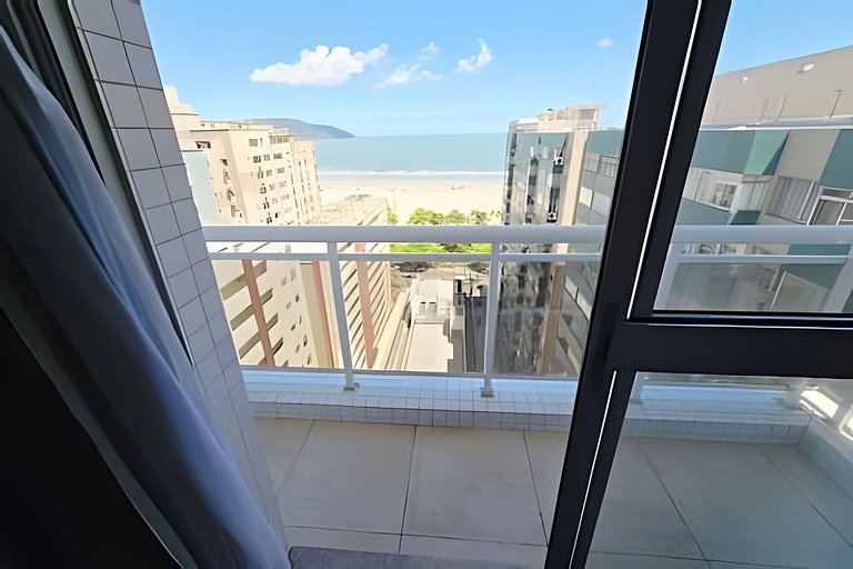 Flat com varanda e vista mar em Santos