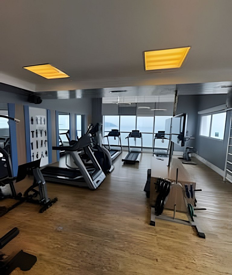 Flat com varanda e vista mar em Santos