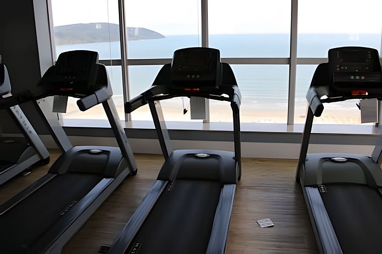 Flat com varanda e vista mar em Santos