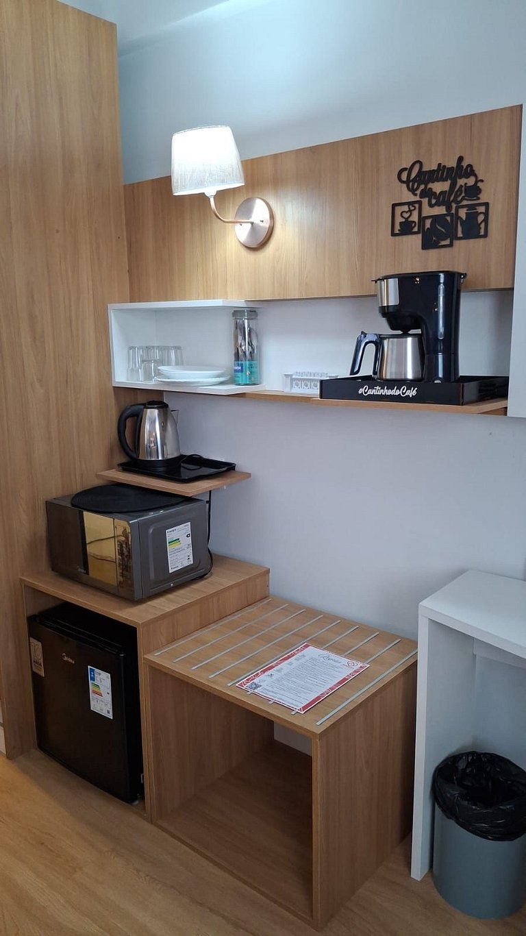 Flat na quadra da praia com cama queen!