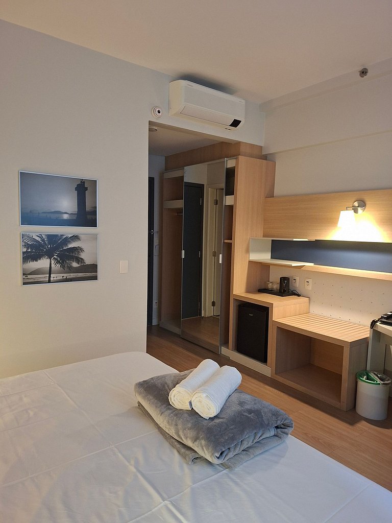 Studio com cama King 50m da praia