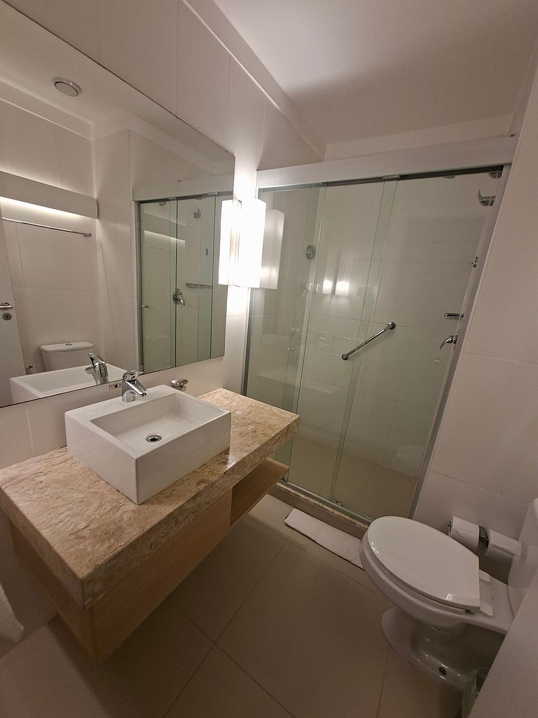 Studio com cama King 50m da praia