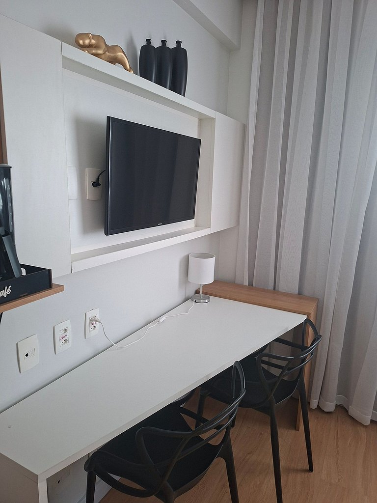 Flat na quadra da praia com cama queen!