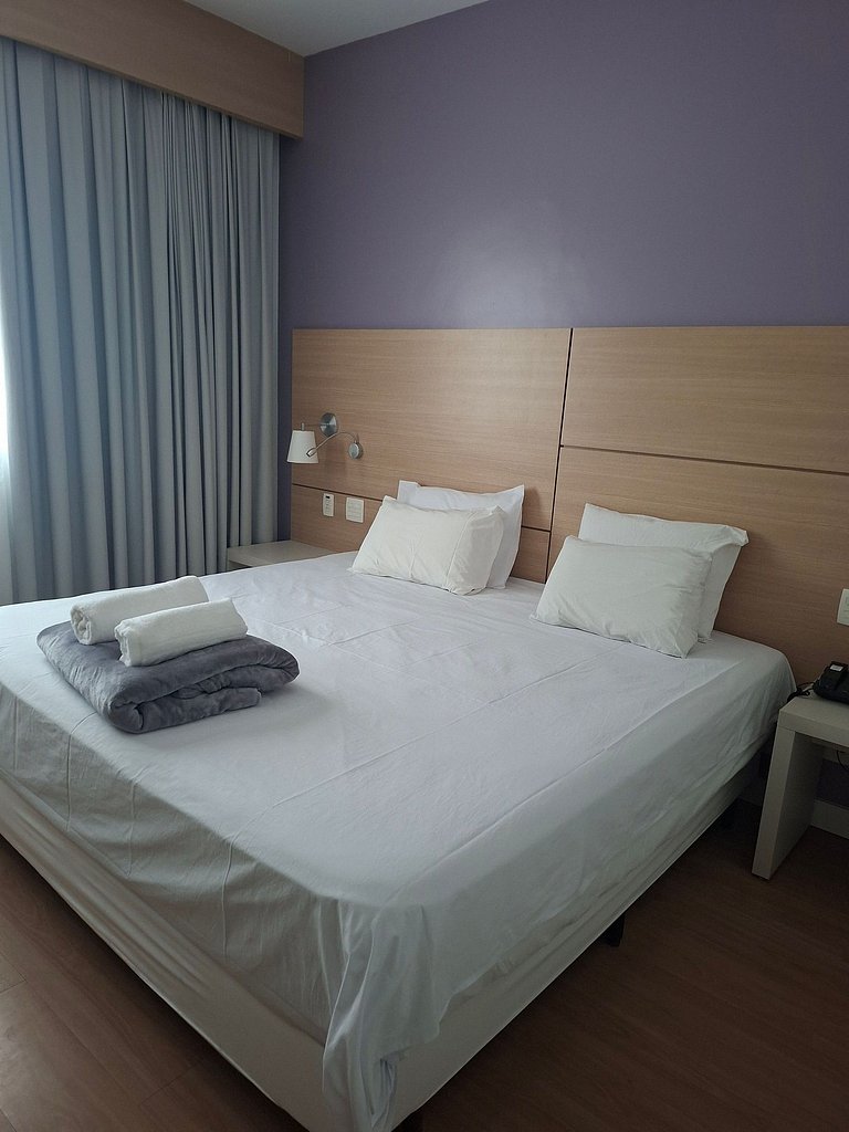 Studio com cama King 50m da praia