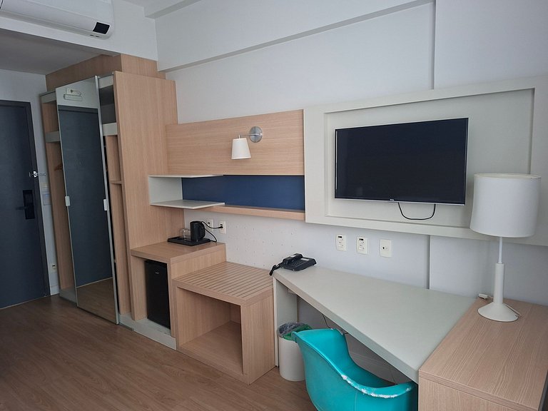 Studio com cama King 50m da praia