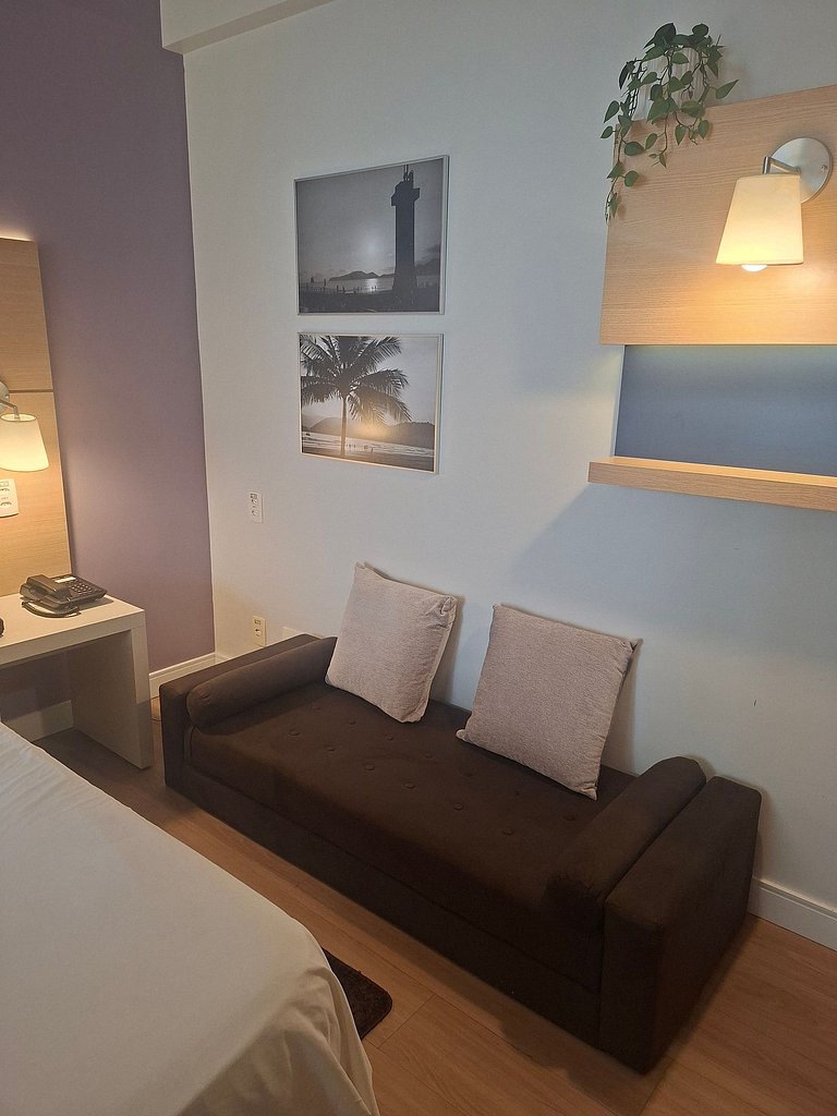 Flat cama king com varanda e vista mar