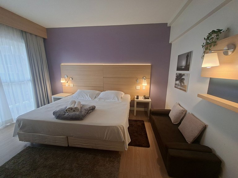Flat cama king com varanda e vista mar