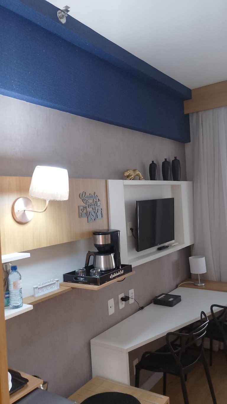 Flat na quadra da praia com cama queen!