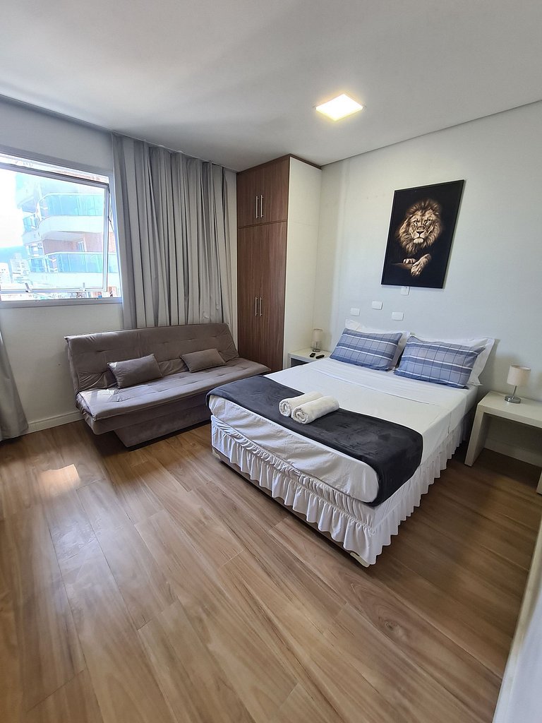Flat cozinha/cama de casal/sofá-cama e vista mar