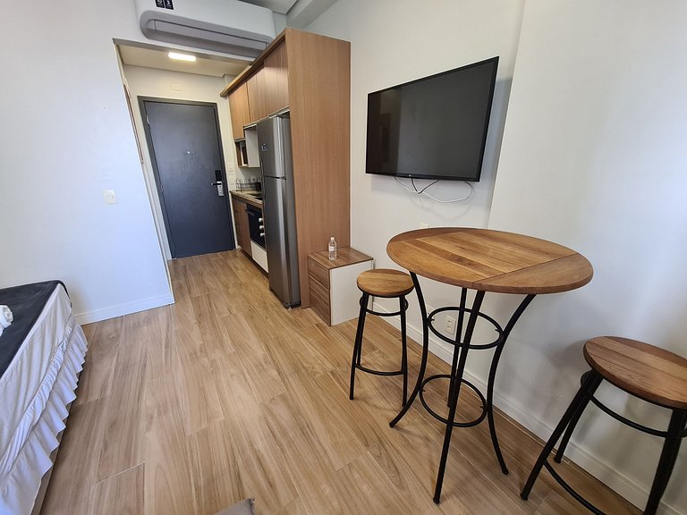 Flat cozinha/cama de casal/sofá-cama e vista mar
