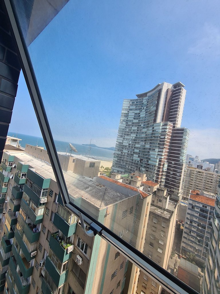 Flat cozinha/cama de casal/sofá-cama e vista mar