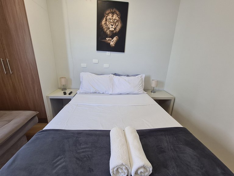 Flat cozinha/cama de casal/sofá-cama e vista mar