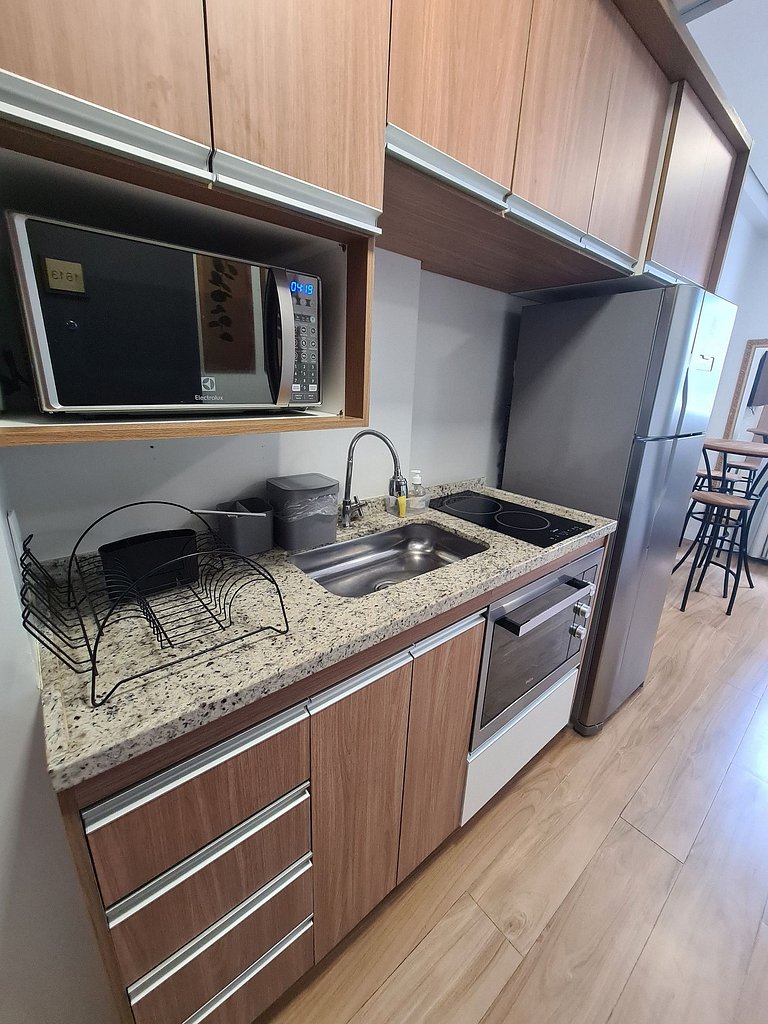 Flat cozinha/cama de casal/sofá-cama e vista mar
